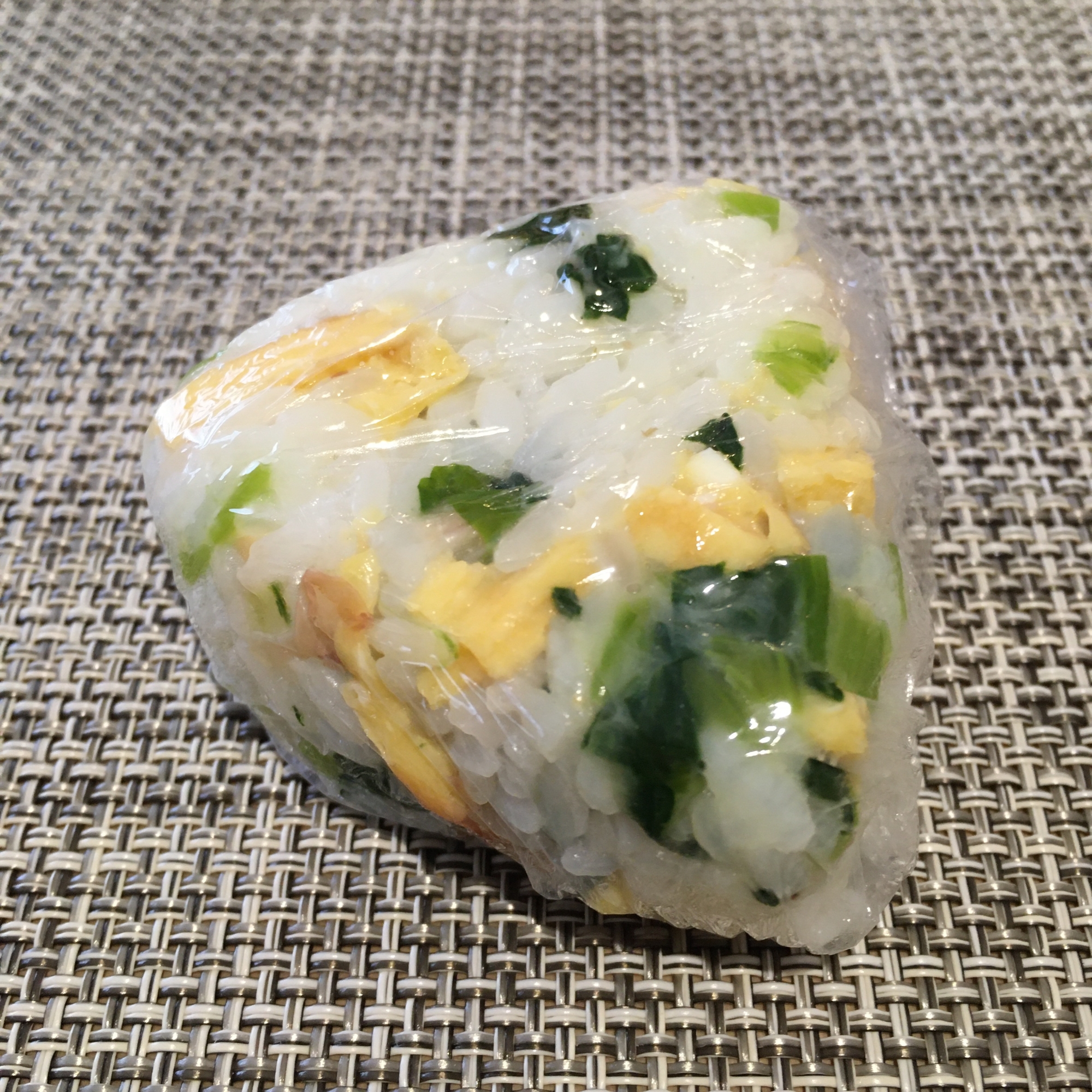 小松菜と鰹節と卵のおにぎり