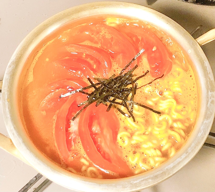 簡単⭐トマト入り辛ラーメン