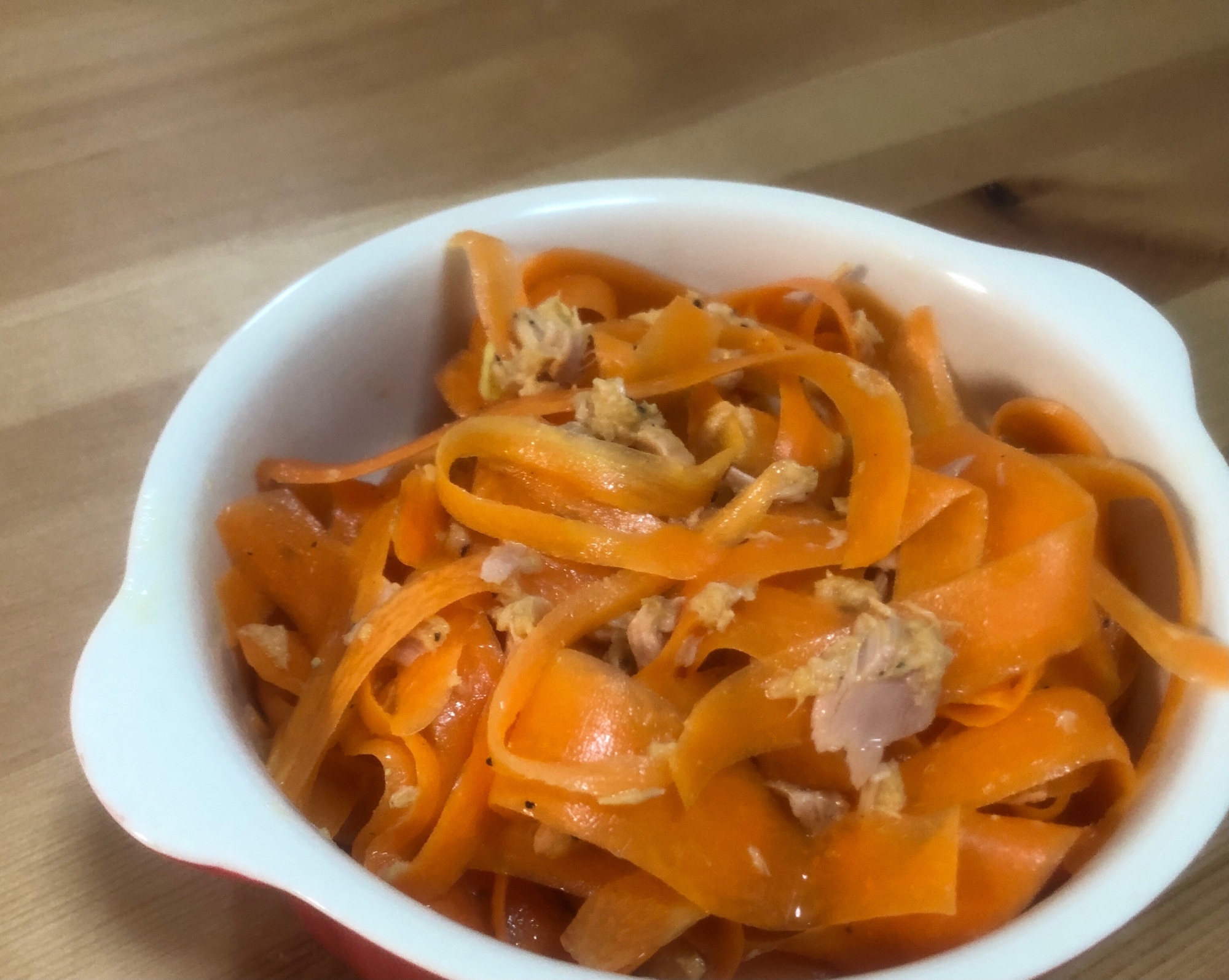 リボンにんじんとツナの簡単サラダ