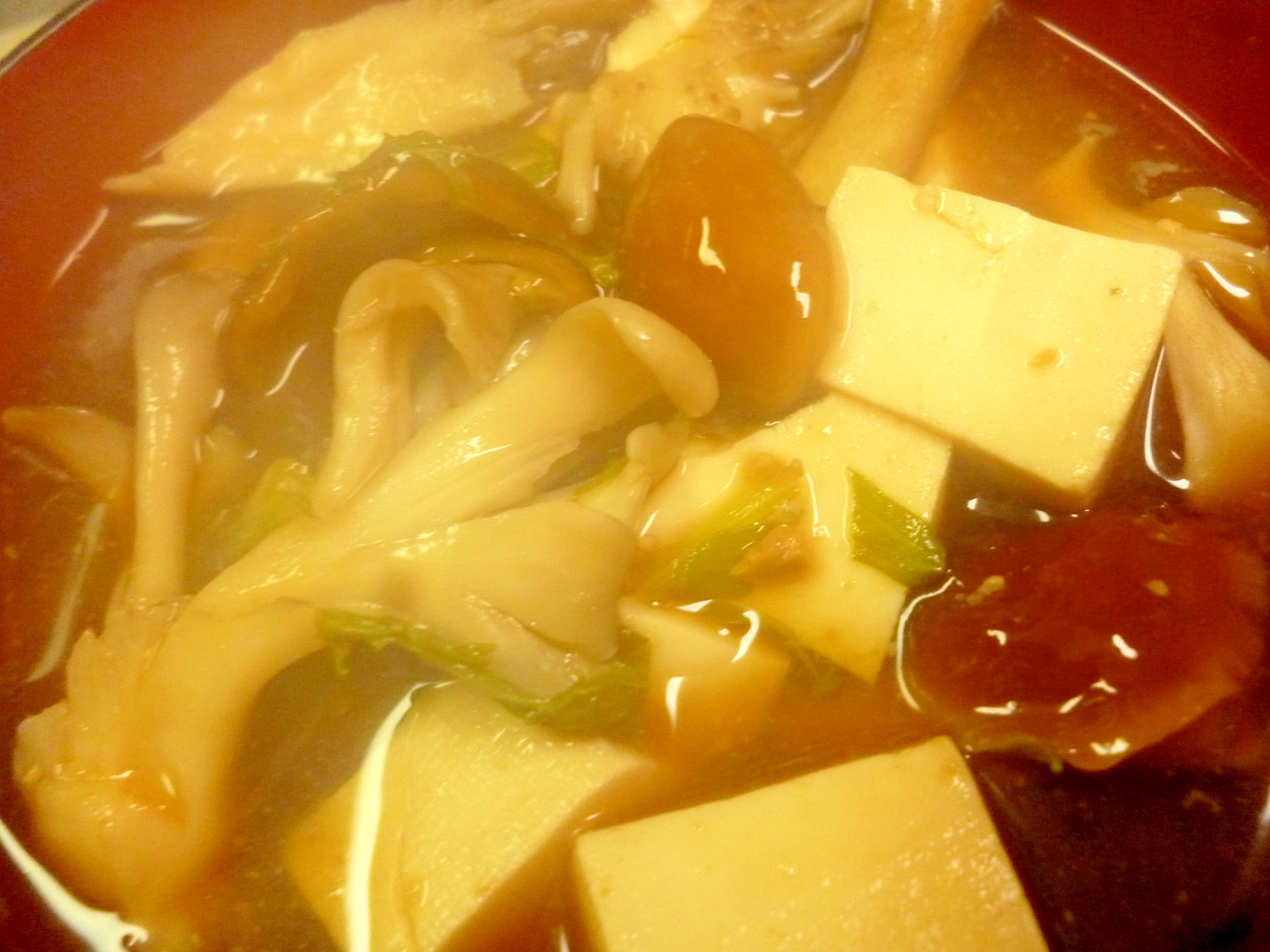 なめこ・豆腐・舞茸・わさび菜の味噌汁