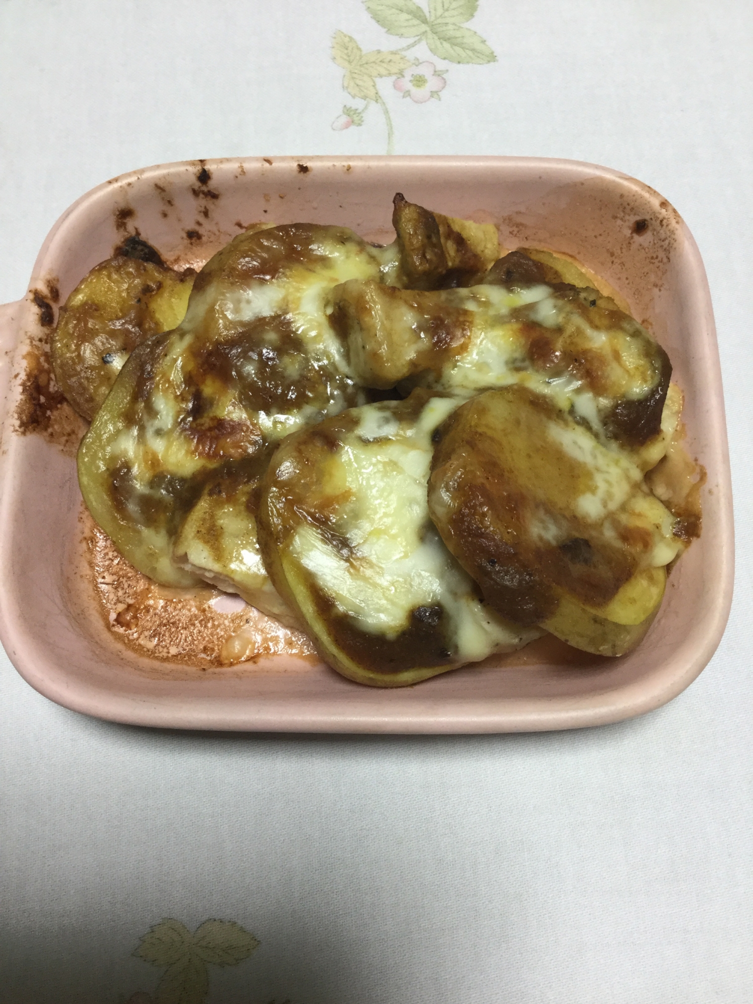 じゃがいもと鶏ハムのカレーチーズ焼き