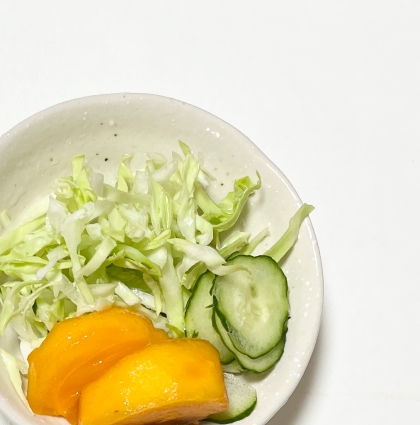 キャベツと柿のサラダ