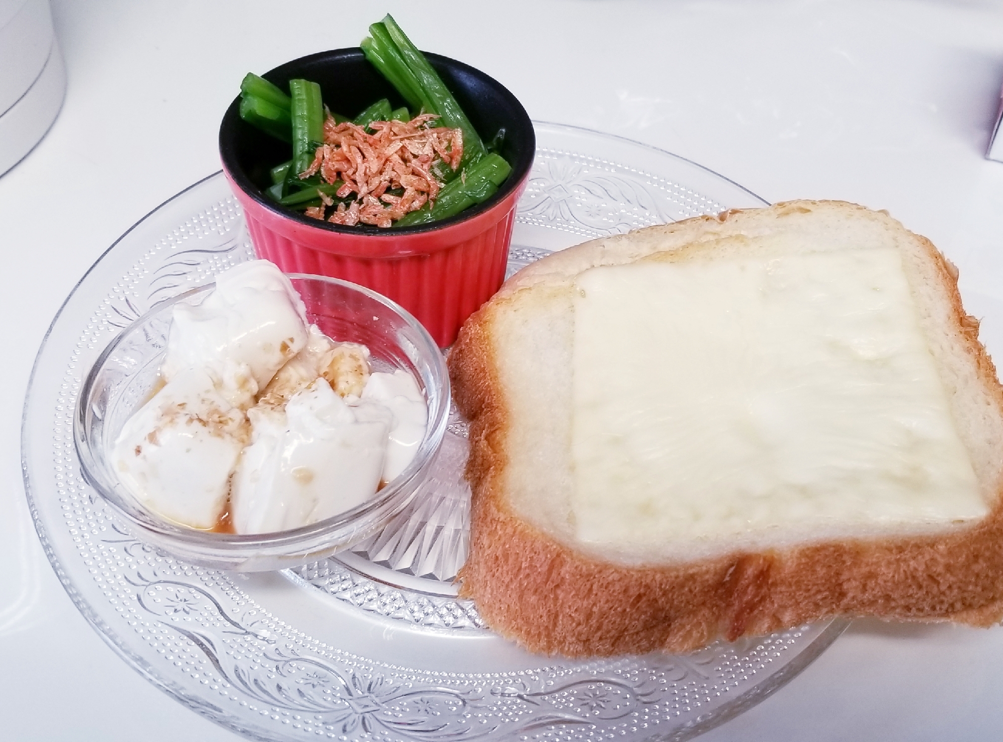小松菜のお浸し・湯豆腐・チーズトーストの朝プレート