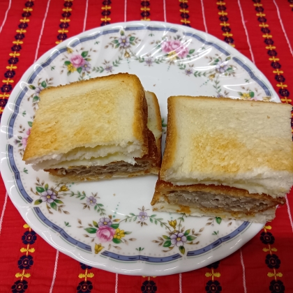 ハンバーグサンドイッチ　ハンバーグサンド