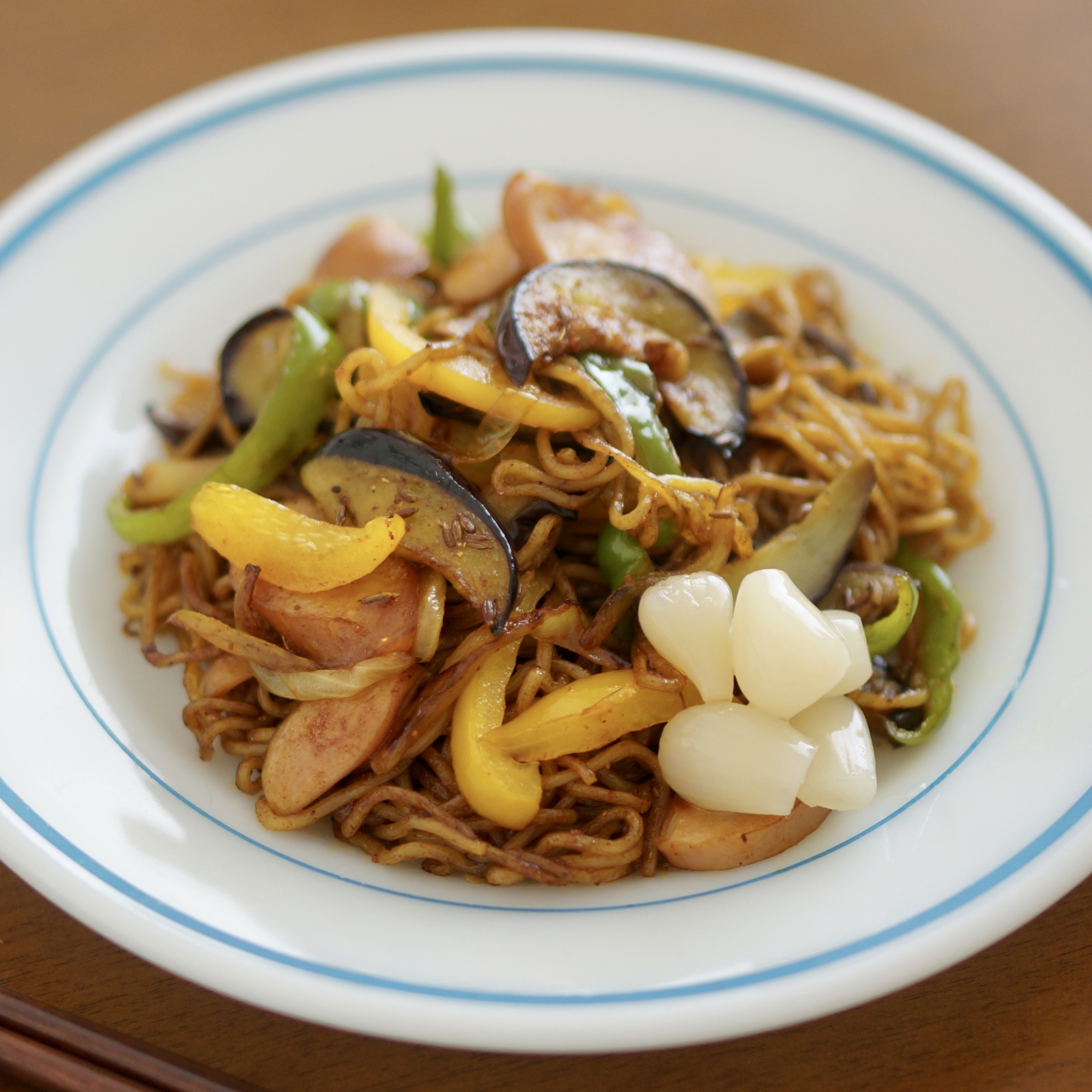 なすとソーセージのカレー焼きそば