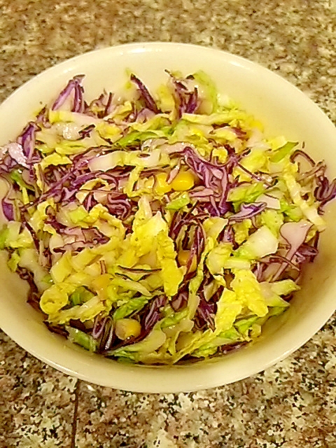 ごまポンマヨで白菜と紫キャベツのサラダ