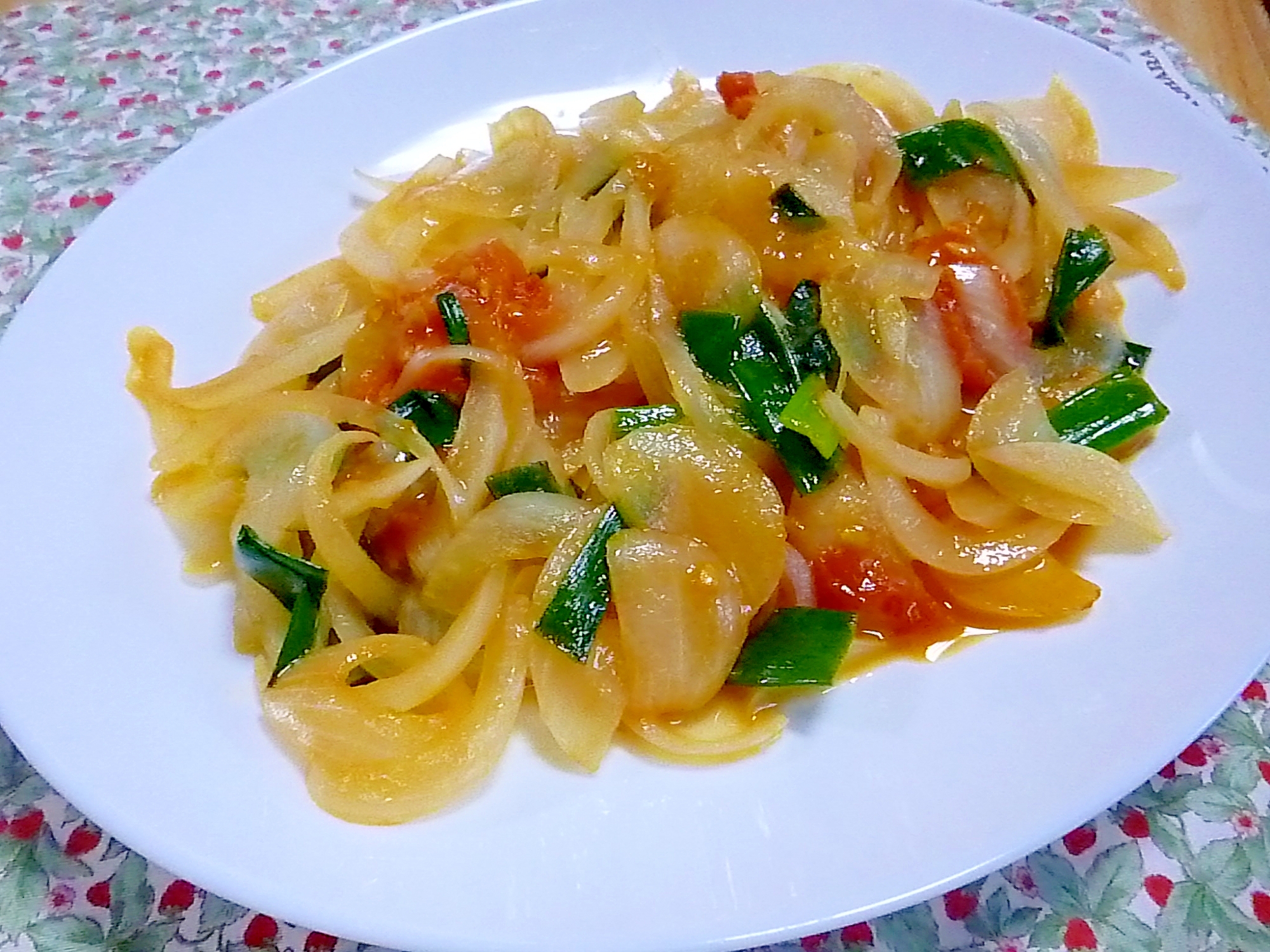 玉ねぎ・トマト・ねぎの麺つゆ炒め