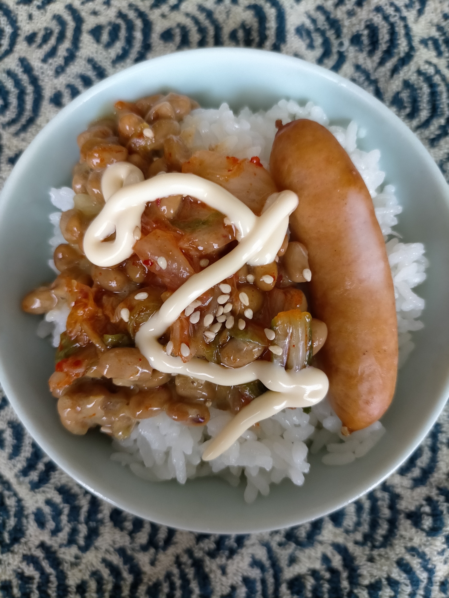 粗挽きウインナーとキムチ納豆ご飯