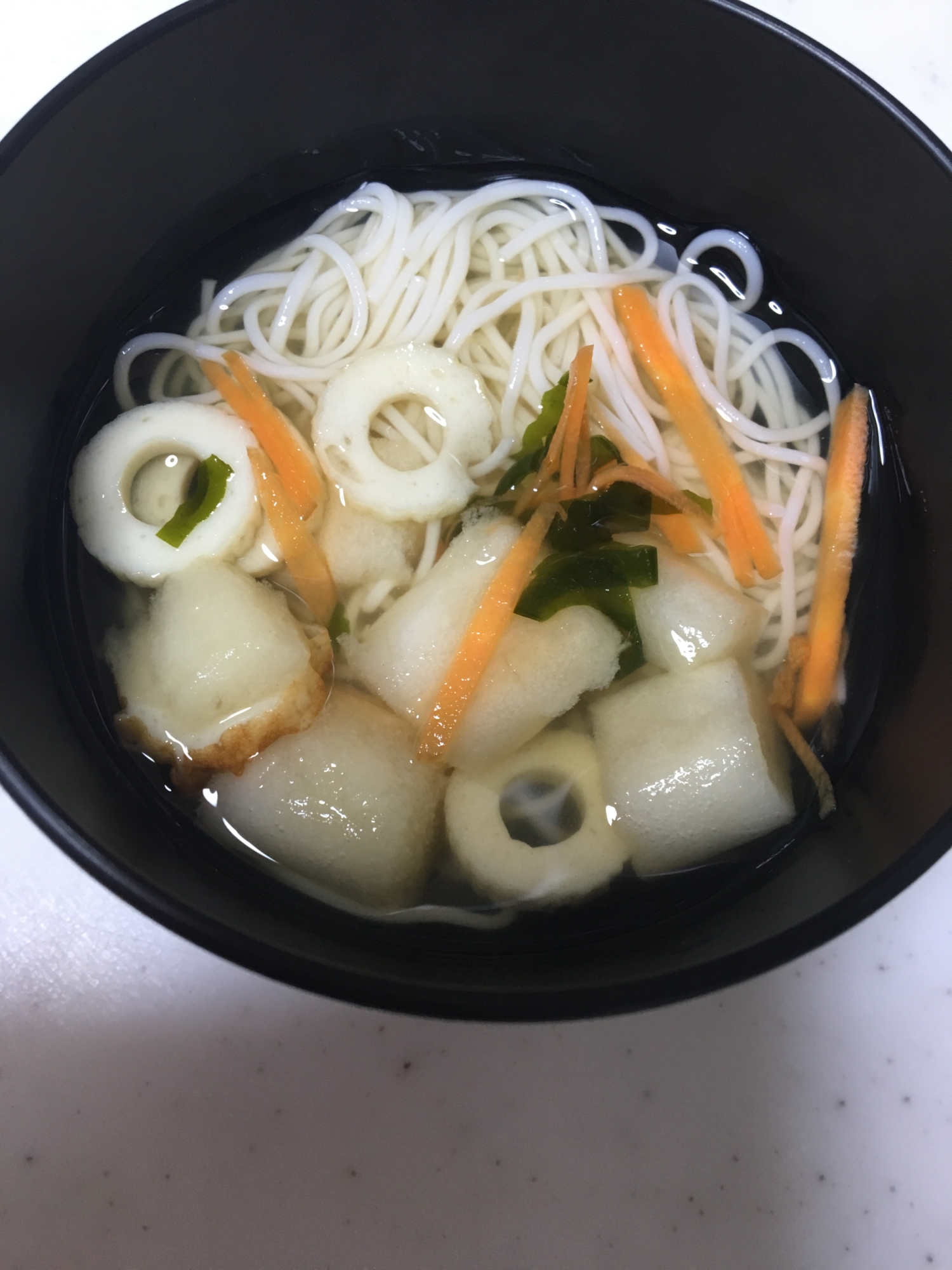 麺つゆで☆麩と竹輪とわかめ☆にゅうめん(^○^)