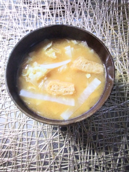 白菜と油揚げの味噌汁