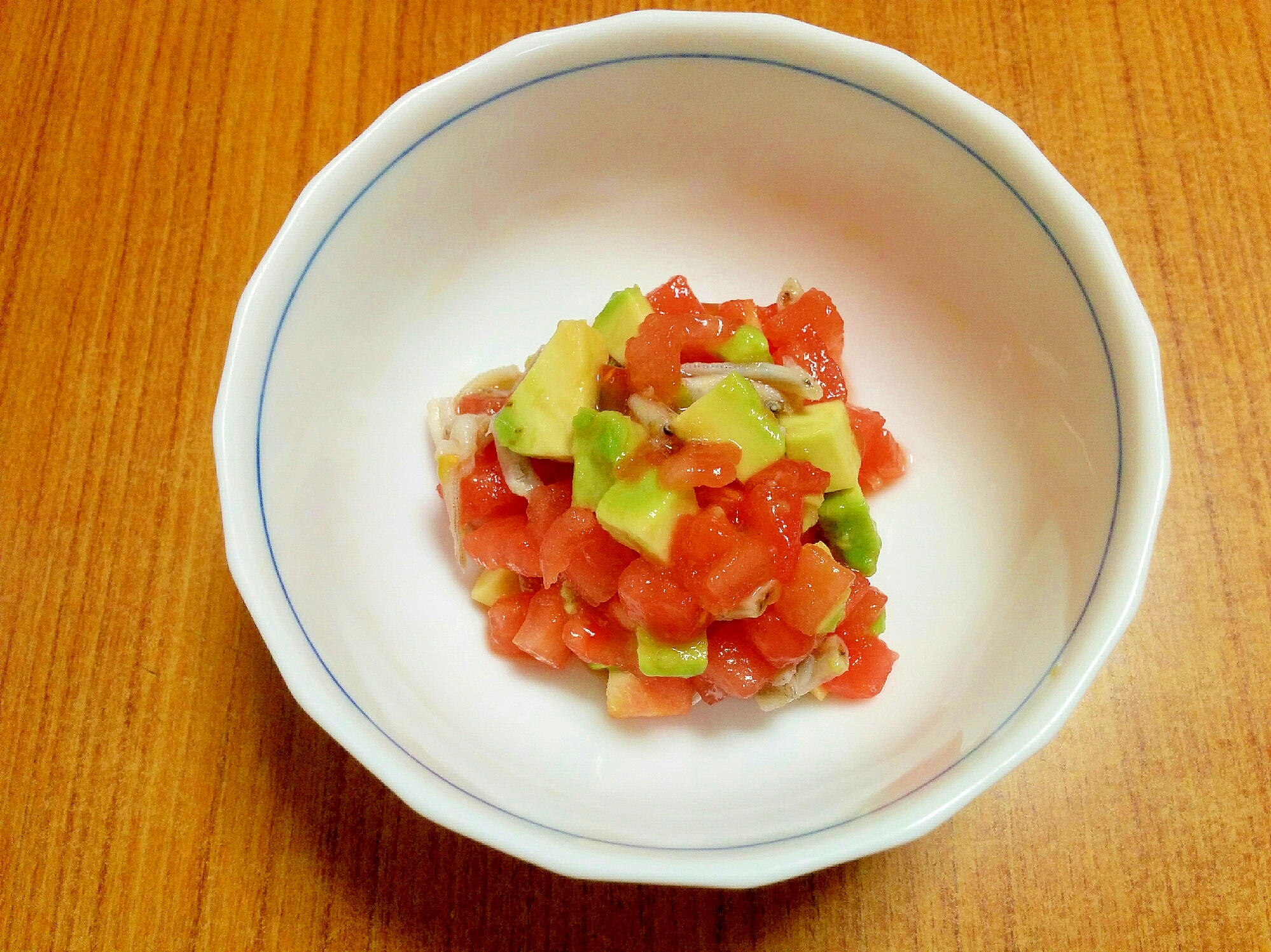 【離乳食】トマトとアボカドのしらすサラダ