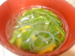小松菜とマロニーのコンソメスープ