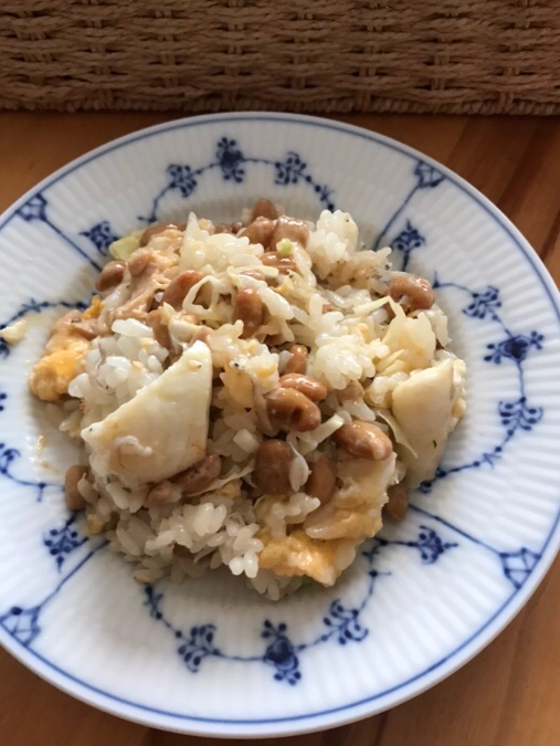 キャベツとじゃこ、カワハギの納豆チャーハン