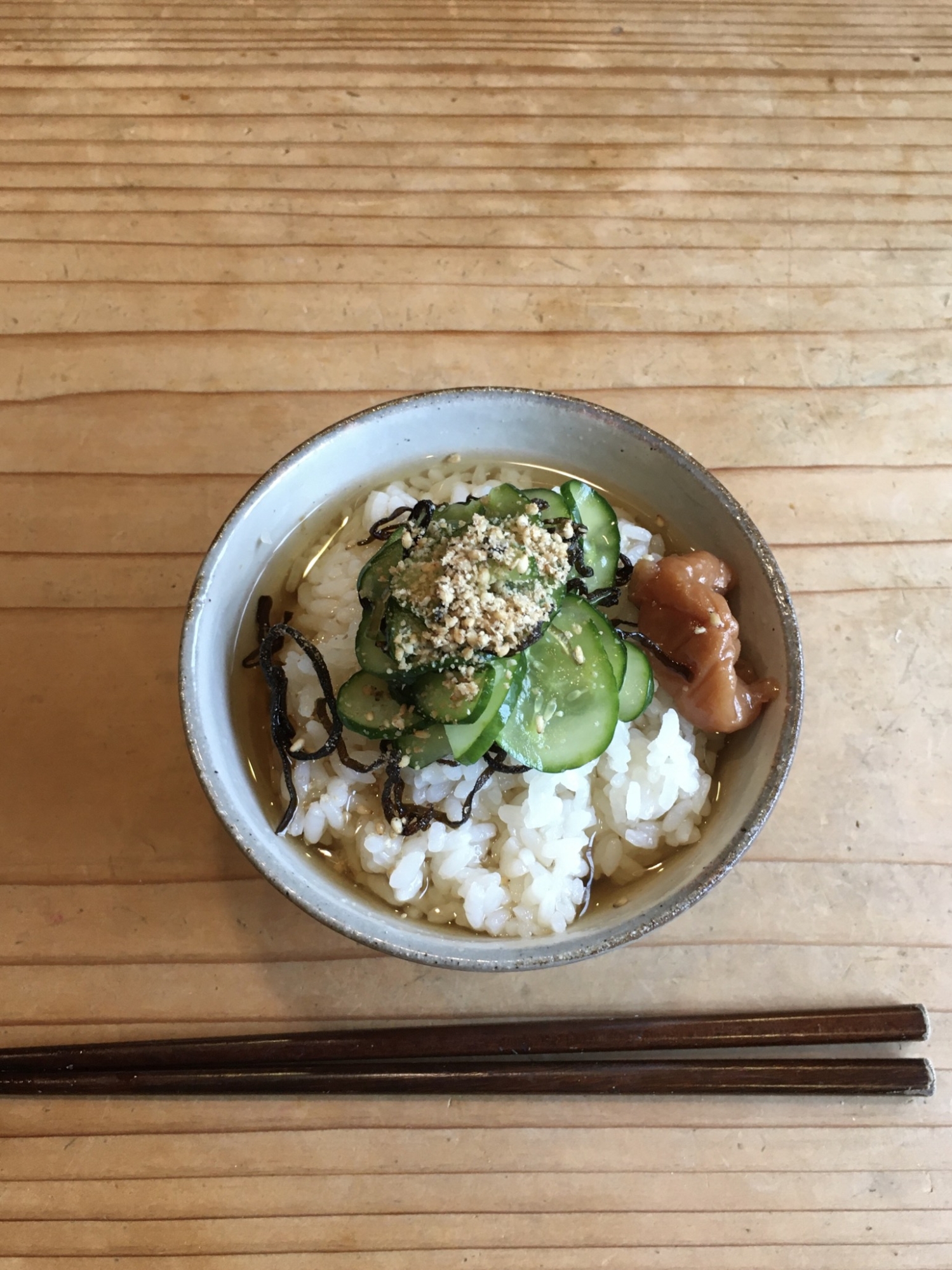 二日酔いの朝に きゅうりと梅干しのお茶漬け レシピ 作り方 By Ie Hok 楽天レシピ 二日酔いの朝に きゅうりと梅干しのお茶漬け レシピ 作り方 By Ie Hok 楽天レシピ