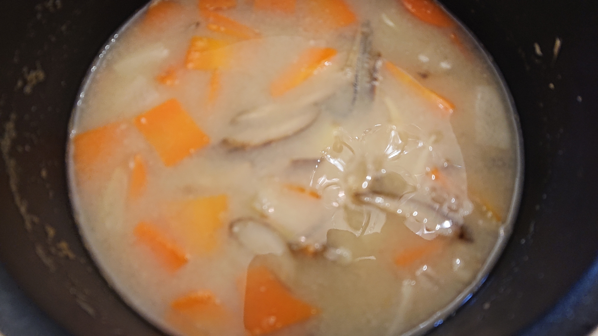 食物繊維たっぷり⭐根菜味噌スープ