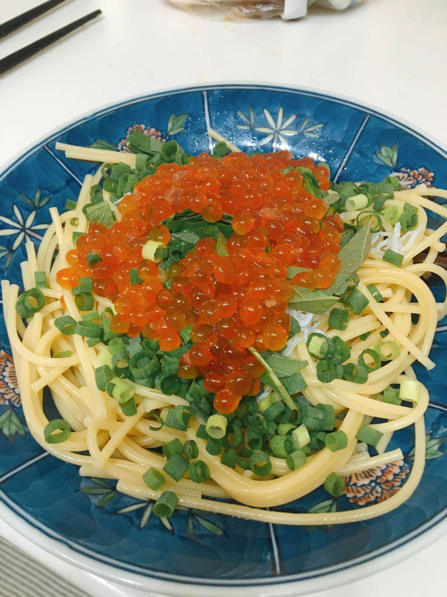混ぜて載せるだけ!簡単しらすパスタ