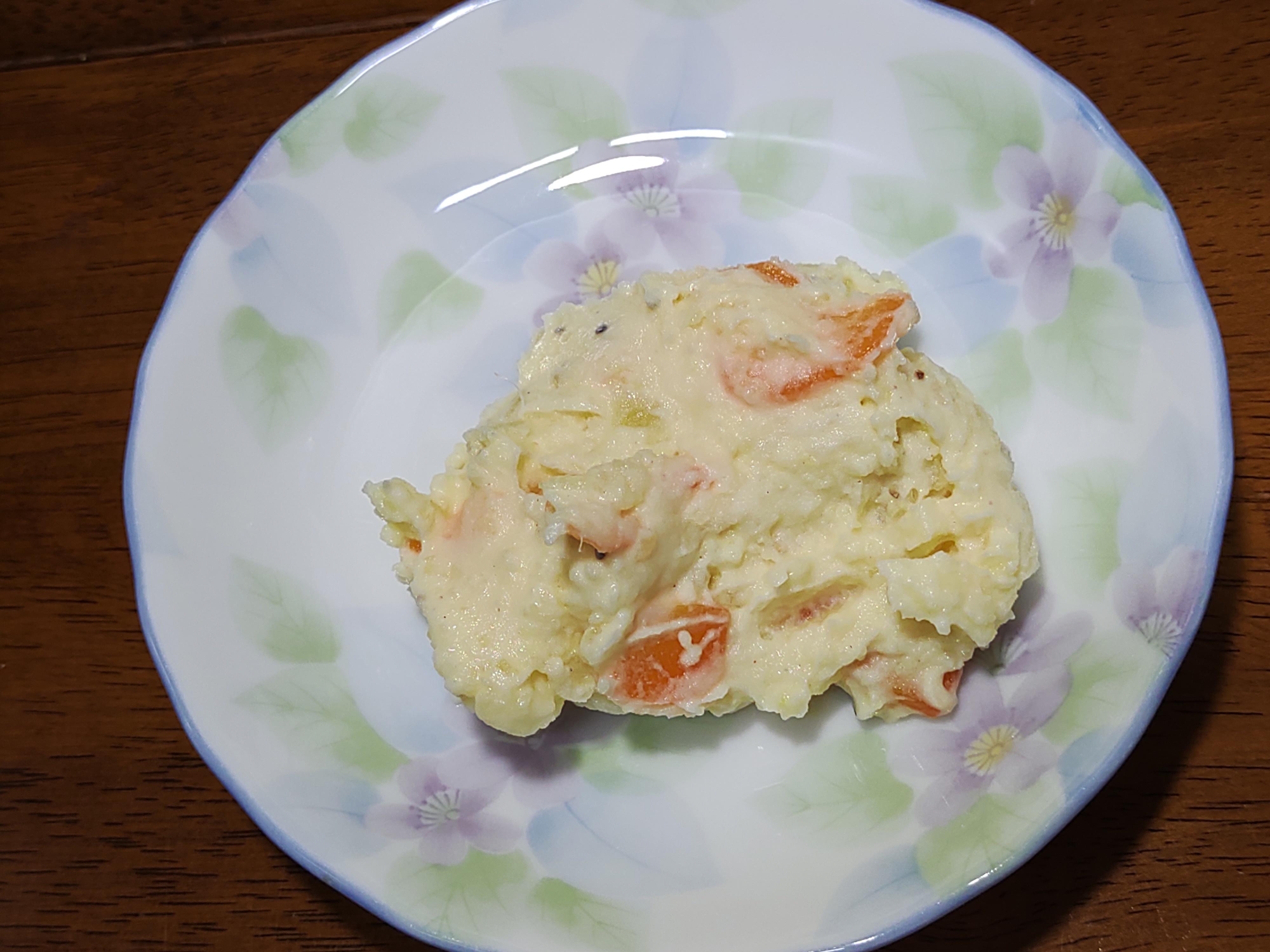 にんじんとじゃがいもだけのポテトサラダ