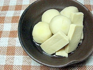 里芋と凍み豆腐の煮物