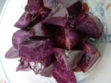 紫芋で。
簡単で、美味しくできました(≧∇≦)
またサツマイモ買って、リピします♪