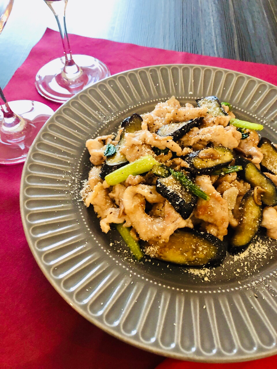 【赤ワインに合う】豚肉と茄子のバルサミコ炒め