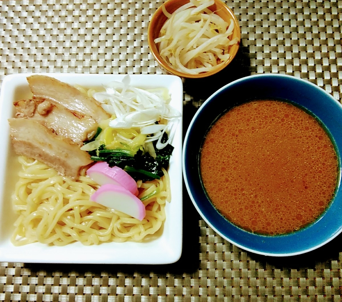 バレンタインに 厚切り豚肉入り魚介豚骨のつけ麺 レシピ 作り方 By ここなっつん 楽天レシピ