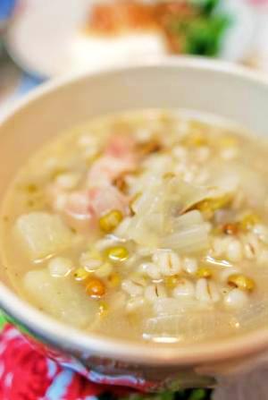 押し麦とお豆のスープ