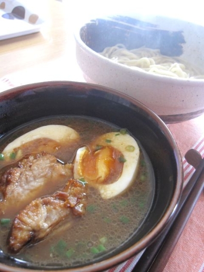 ちょっと見え辛いですが、つけ麺のトッピングに♪とってもやわらかくて美味しかったでです★ごちそうさまでした！！ヽ|・∀・|丿