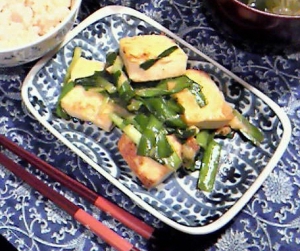 ニラと豆腐の炒め物