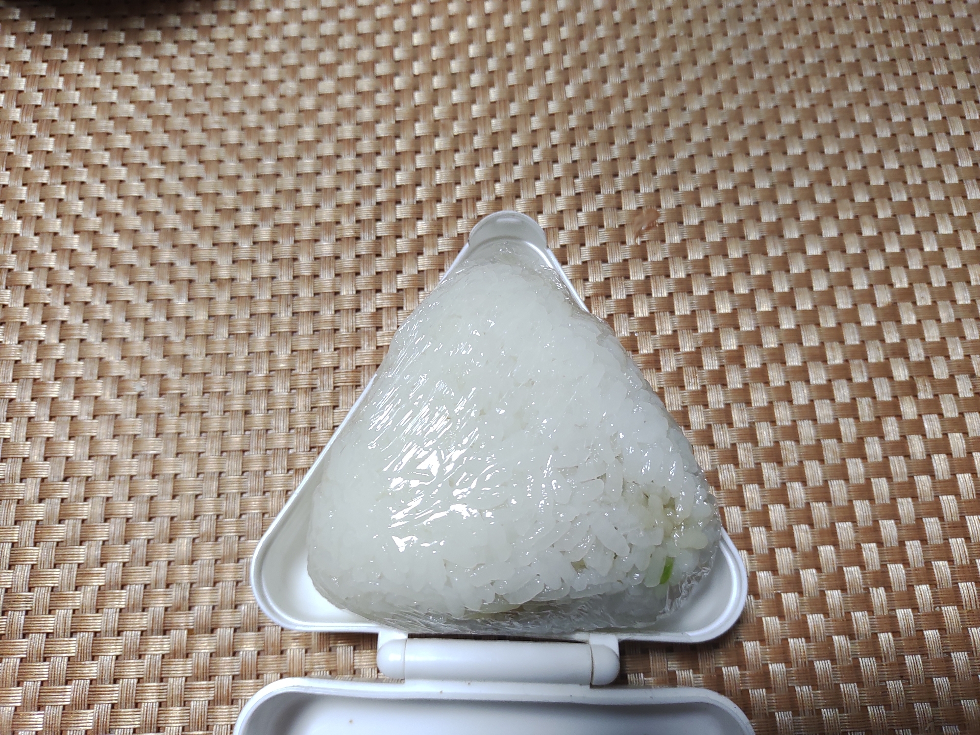 昆布レタスおにぎり