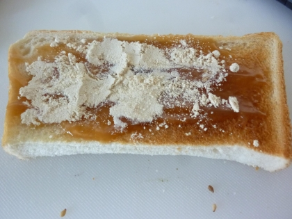 ピーナッツクリームときな粉のトースト
