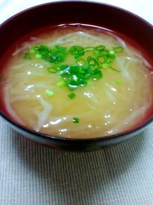 子供が食べやすい♪とろける大根味噌汁