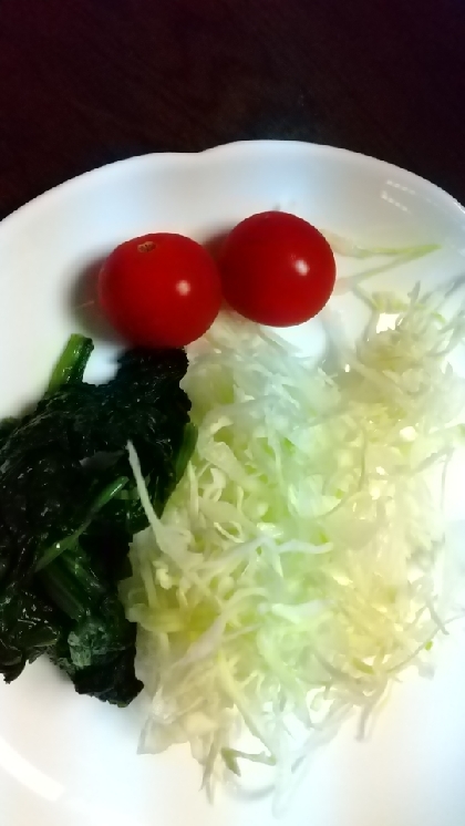 ブロッコリー＊キャベツ＊トマトのサラダ