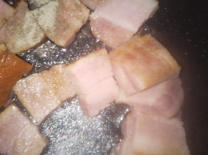 厚切りベーコンのニンニク焼き