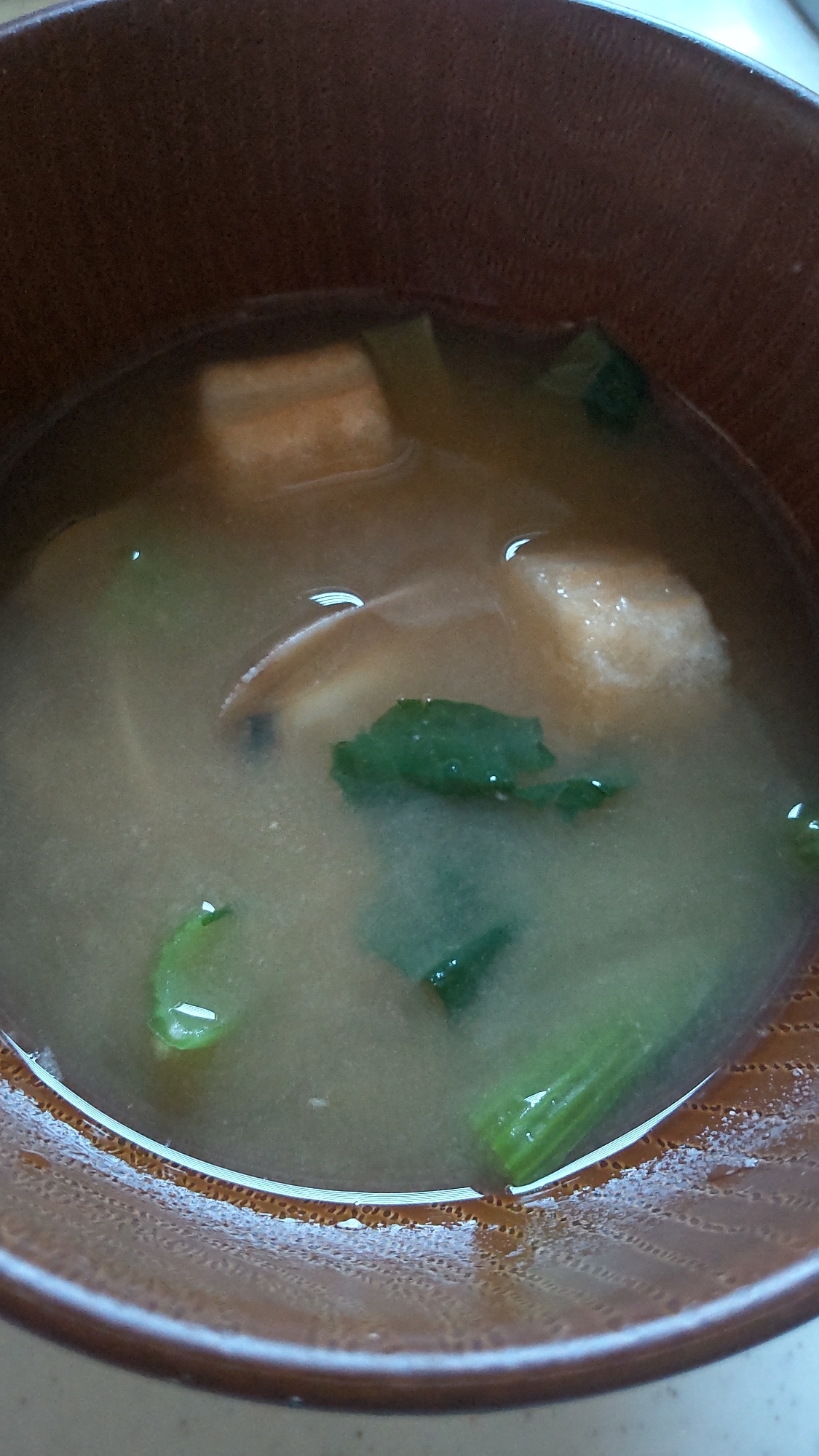 あさりと小松菜とおつゆ麩のお味噌汁