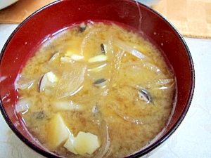 玉ねぎと豆腐の味噌汁 レシピ 作り方 By Haruru 楽天レシピ
