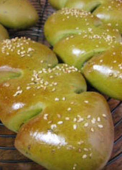 茶葉入りの本格派白粒あんのお茶パン