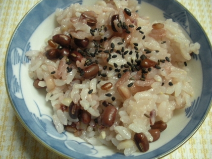 小豆が入っておいしいです！
食べすぎないように小さめのお茶碗にしたら何度もおかわりしてしまって(-_-;)
まあヘルシーだからいいかな～？
ごちそうさまでした♡