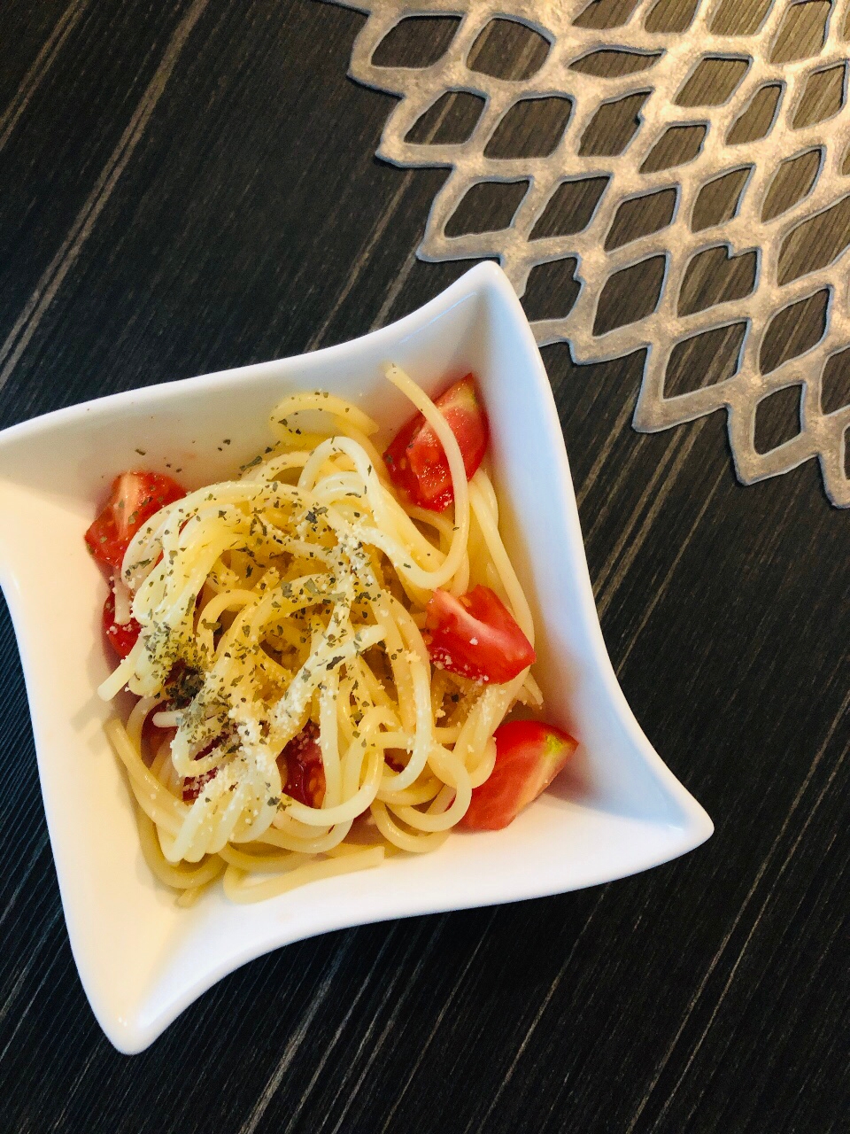 【火不要で弁当穴埋めパスタ】ミニトマトチーズバジル