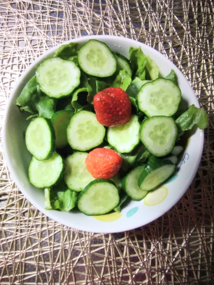 いちご♪生野菜サラダෆ˚*