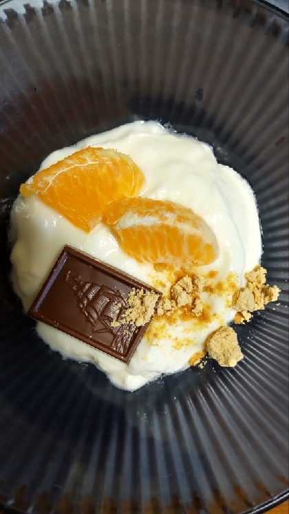 今日のヨーグルト♡みかん&チョコ菓子