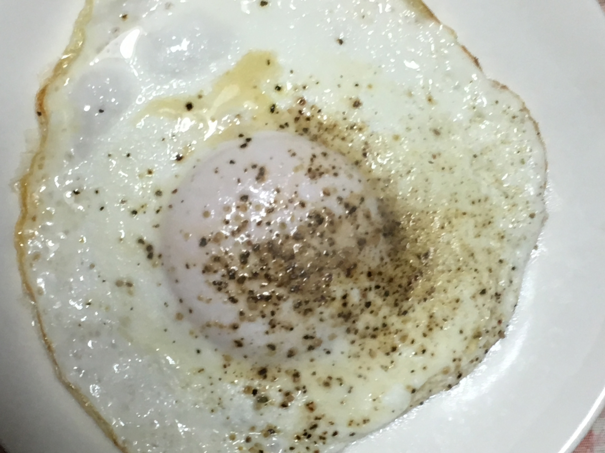 ごま油と黒コショウの目玉焼き