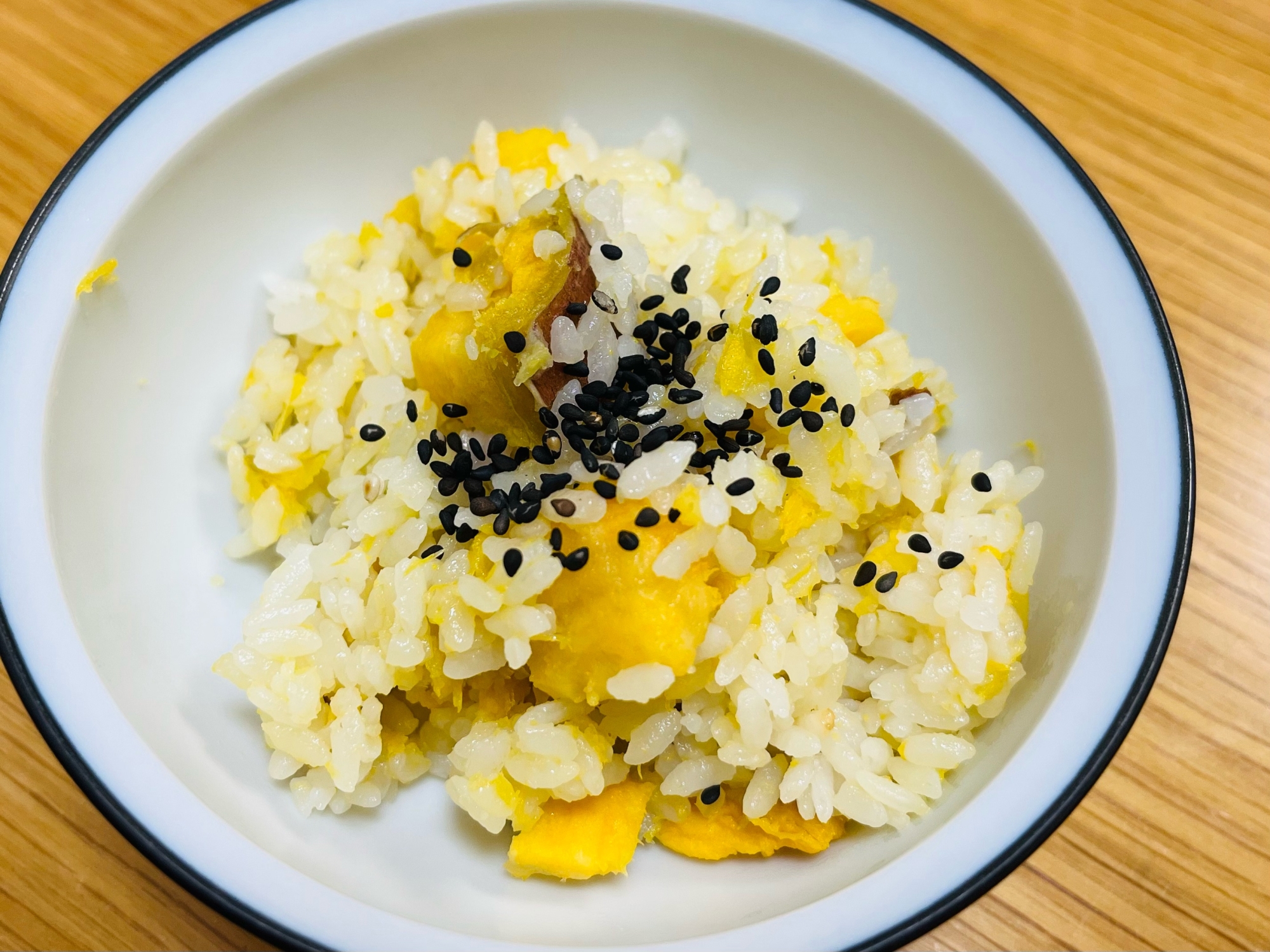 丸ごとサツマイモの炊き込みご飯♪