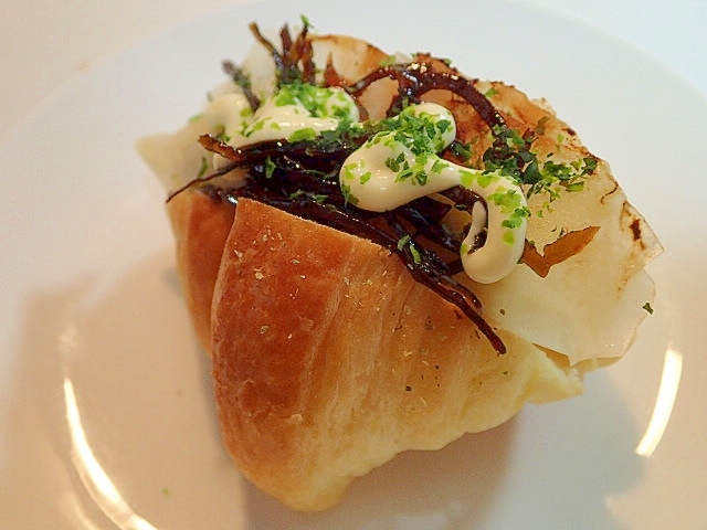 あおさ/マヨで　焼き餃子と昆布佃煮のクロワッサン