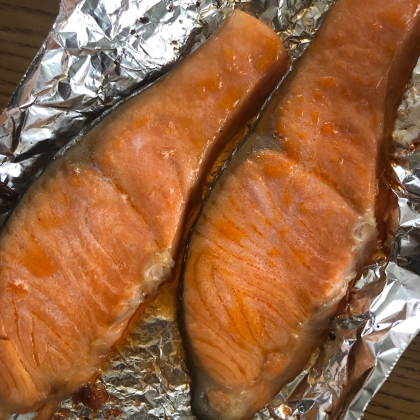 フライパンで鮭の塩焼き（レモンがけ）