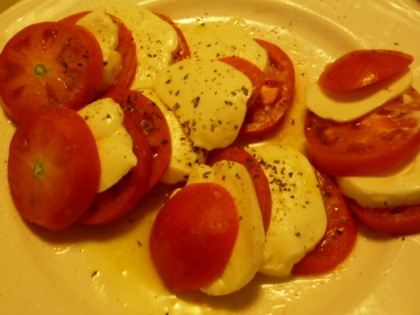トマトとモッツァレラは美味しいですね^^
とっても美味しくいただきました(*･∀･*)
ごちそう様でした
ヾ(o･∀･o)ﾉﾞ