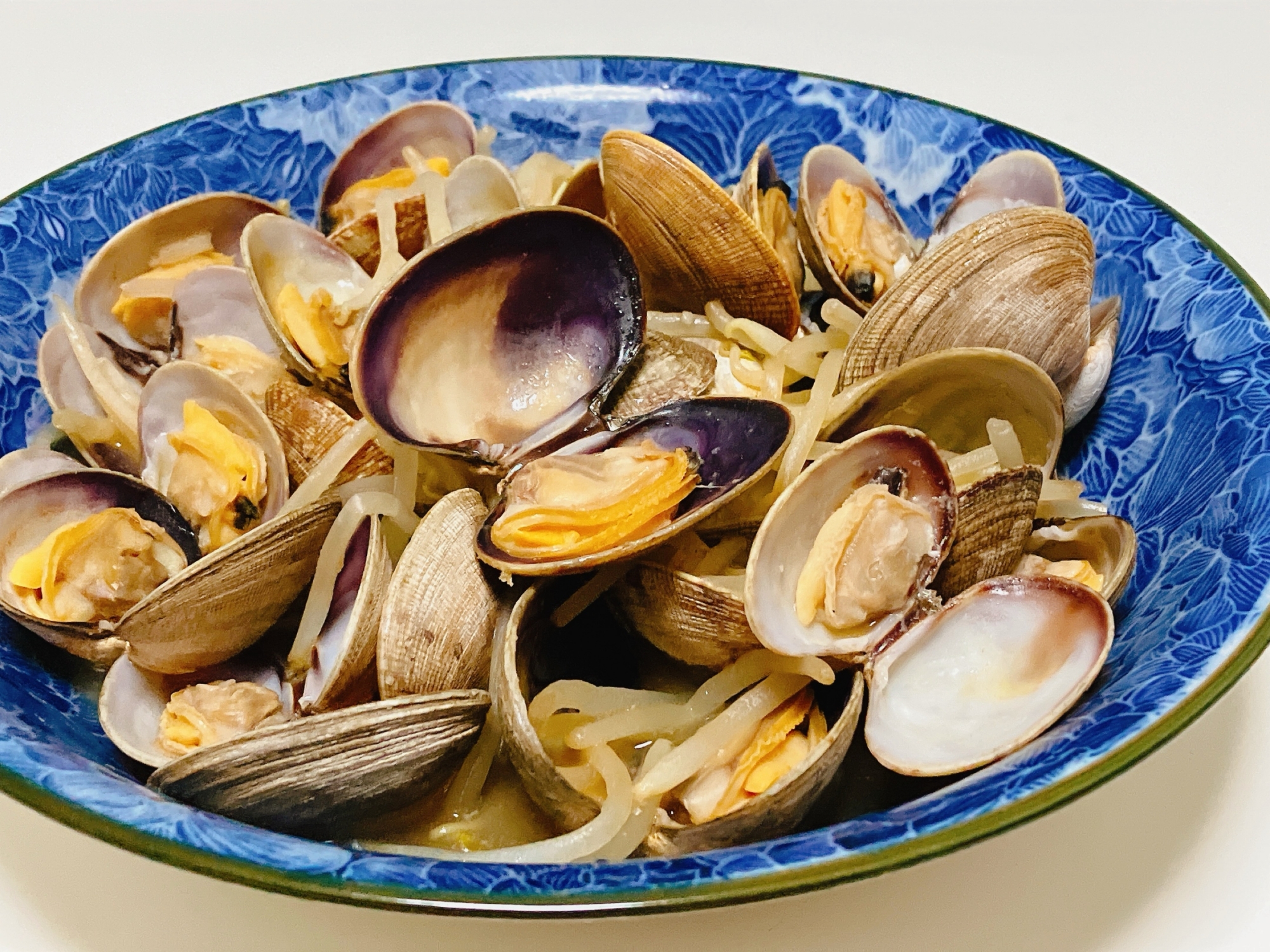 アサリとモヤシのニンニク醤油蒸し