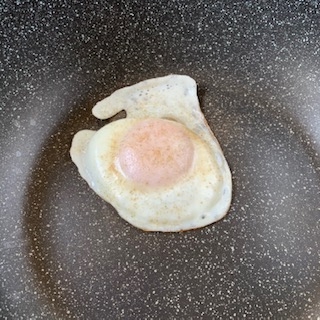 古めの卵だったので、しっかり焼いてお昼に頂きました。
美味しかったです(*´ｰ`*)