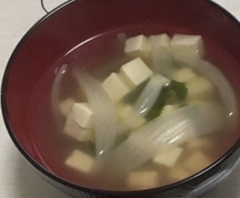 玉ねぎと豆腐のコンソメスープ