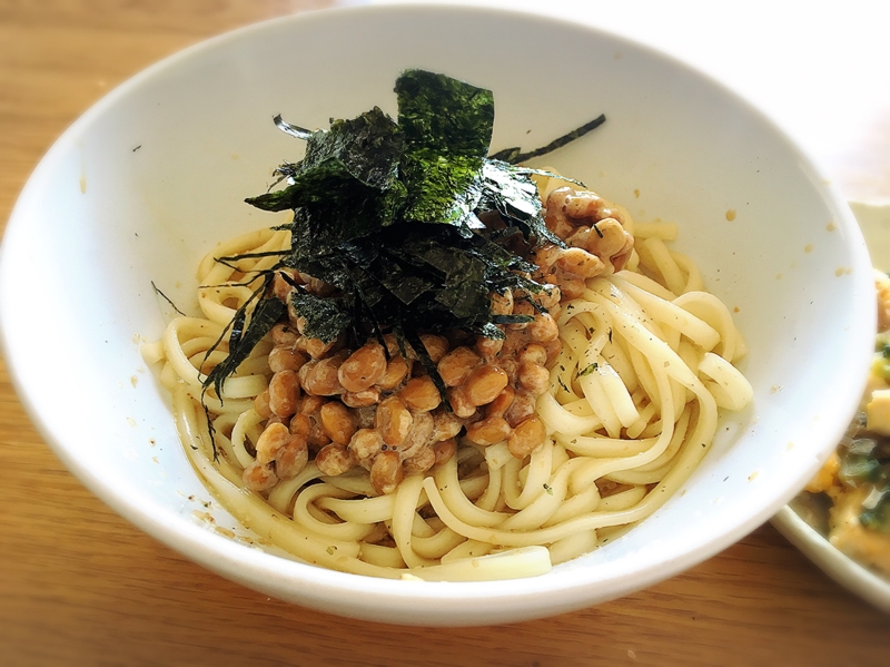 1人のお昼ご飯は 激ウマ簡単ごま納豆うどん レシピ 作り方 By Asiantree 楽天レシピ