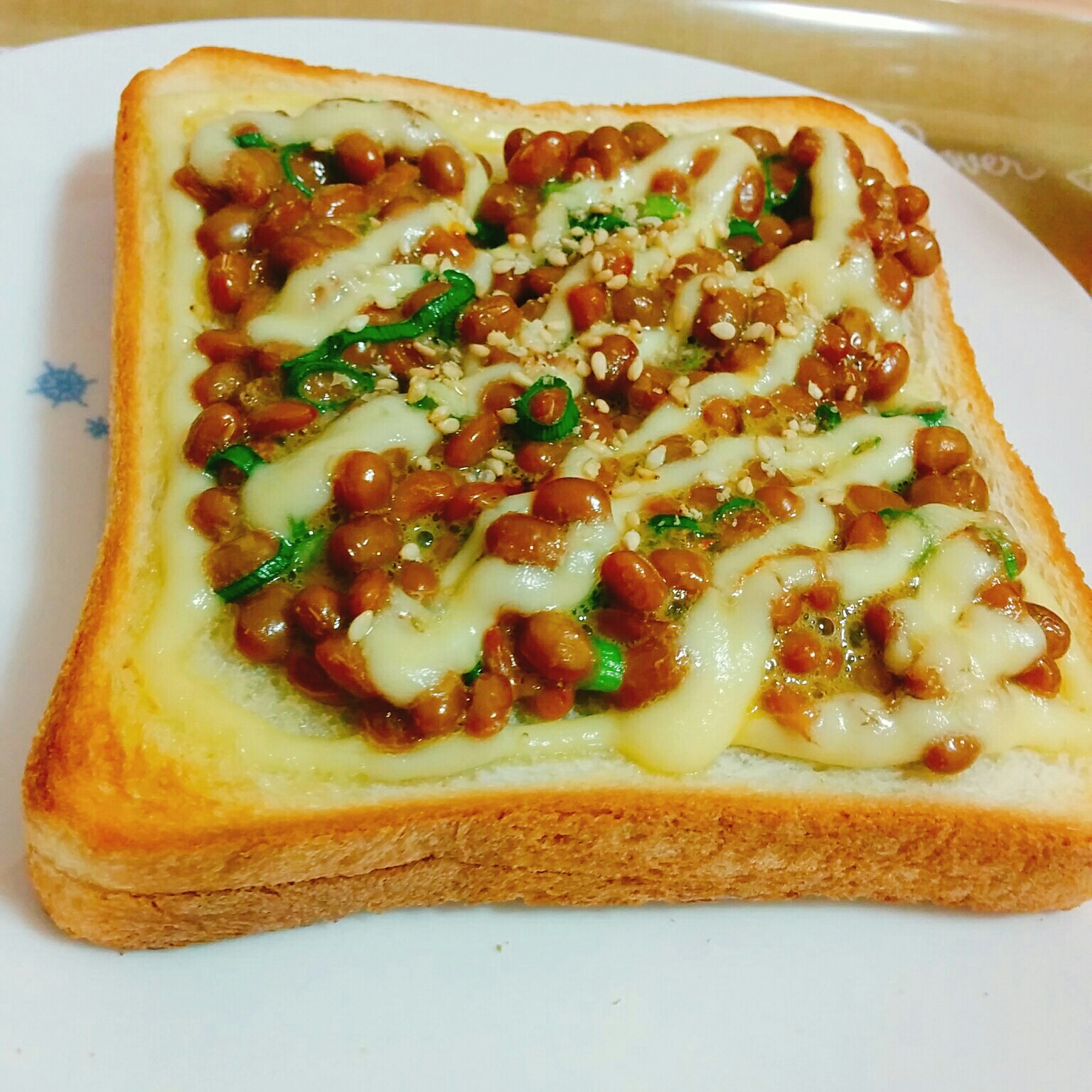 簡単☆ピリ辛ラー油の納豆トースト